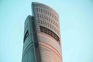 现代摩天大楼外观特写