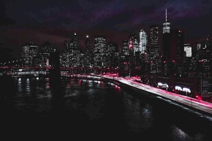 城市夜景中的绚烂车流