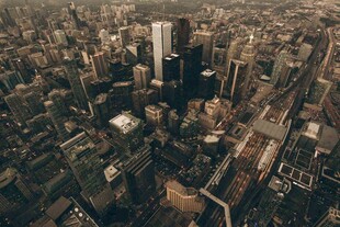 俯瞰繁华都市建筑群