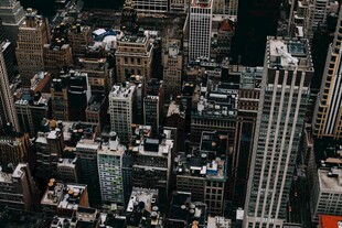 俯瞰繁华都市建筑群