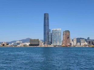 海滨城市高楼景观