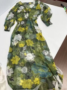 碎花長袖連衣裙展示