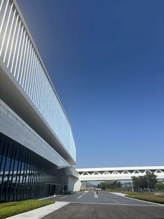 現代風格的宏偉建筑外觀