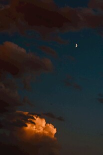 夜空下的絢爛云彩
