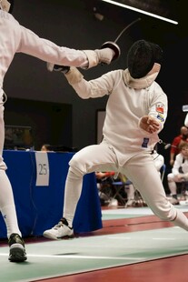 击剑比赛中的激烈对决