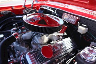 復(fù)古汽車發(fā)動(dòng)機(jī)特寫