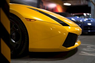 黃色炫酷跑車特寫