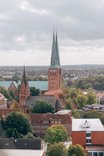 德國城市中的尖頂教堂景觀