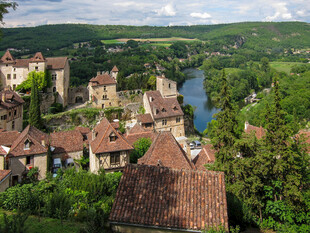河畔古樸小鎮(zhèn)風(fēng)景