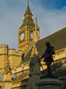 倫敦大本鐘旁的雕像景觀