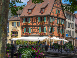 歐洲小鎮(zhèn)彩色風(fēng)情建筑