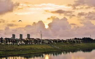 湖畔城市