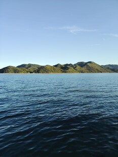 海上青山美景