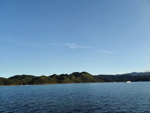 宁静湖畔风景