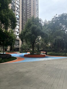 小區(qū)內(nèi)的多彩休閑活動(dòng)場(chǎng)地