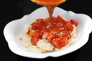 醬汁澆淋豆腐美食特寫