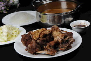 美味烤排骨與火鍋組合
