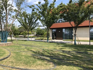 戶外休閑小屋與綠地景觀