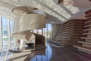 現(xiàn)代風(fēng)格室內(nèi)旋轉(zhuǎn)樓梯景觀