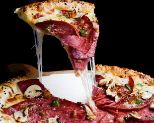 拉絲美味披薩特寫