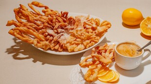 香脆炸物配酸甜橙汁