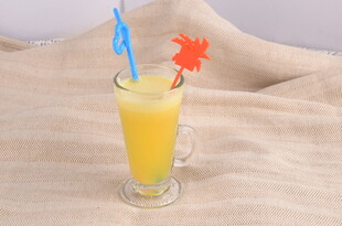 夏日清爽橙汁飲品