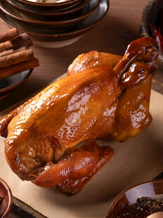 美味鹵制烤雞誘人呈現(xiàn)