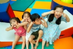 幼儿园儿童做鬼脸