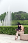 公园看书女性