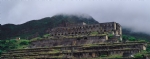 山间的墓地