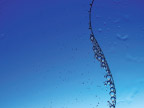 水