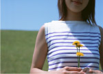 拿鲜花女孩