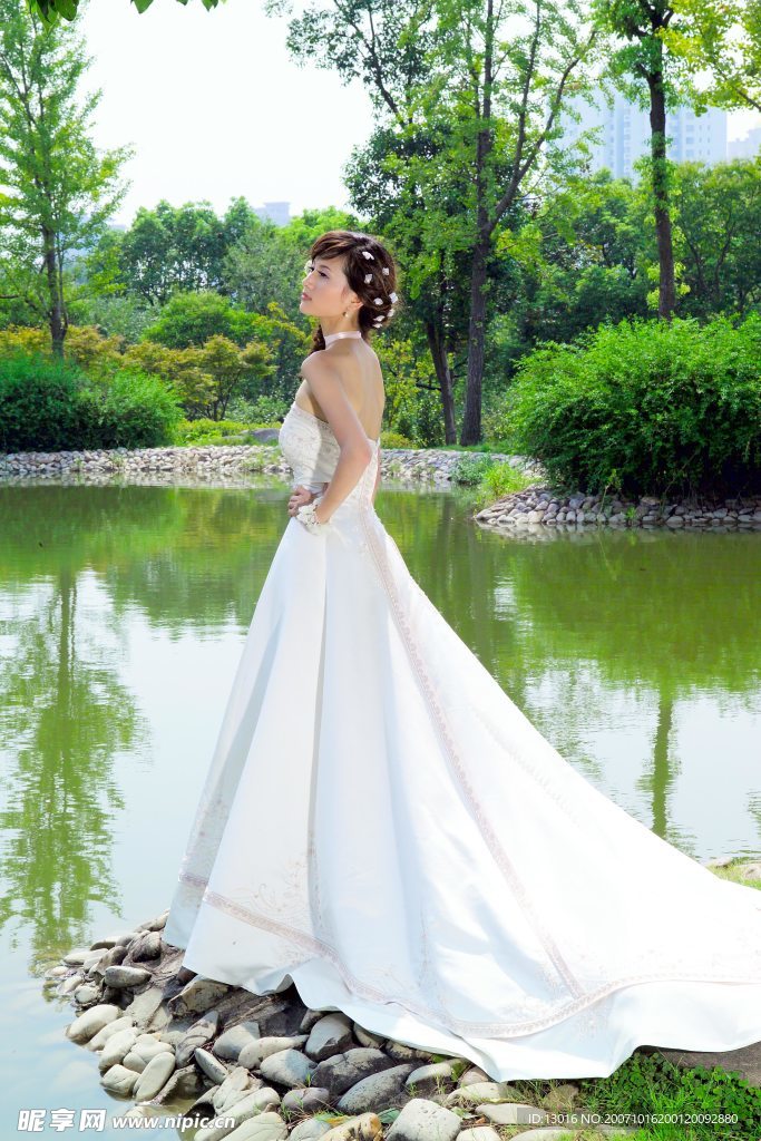 白衣婚纱