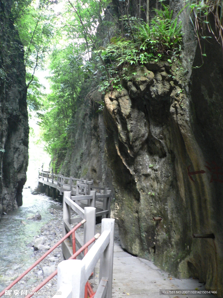 山沟沟里