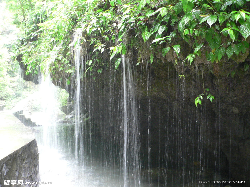 山沟沟里