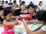 国务院：城市义务教育从2008年起免除学杂费