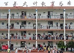 国务院：城市义务教育从2008年起免除学杂费