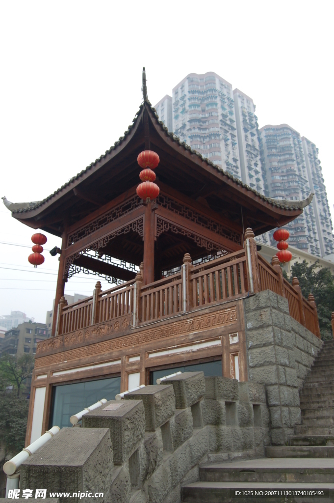 城市亭台高幄