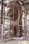 静安寺铸铜贴金雕塑狮子泥塑过程