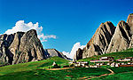 草原奇山