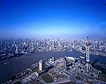俯视东方明珠塔