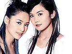 TWINS 蔡卓妍 钟欣桐