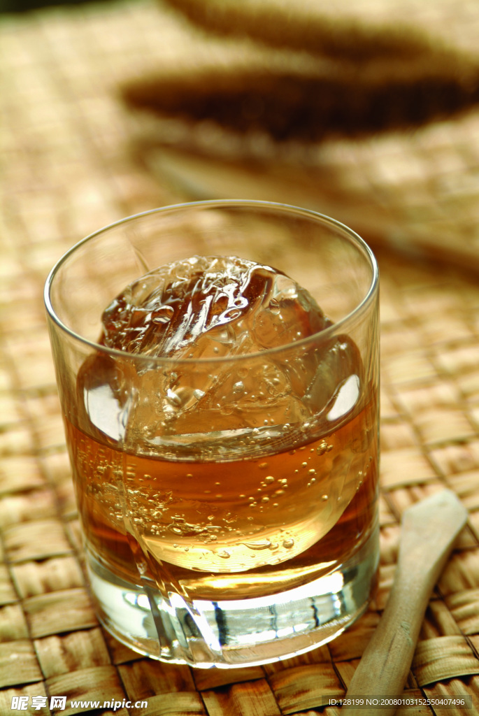 酒杯 酒水
