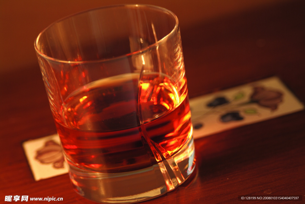 酒杯 酒水