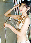 美女沐浴图