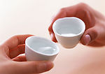 对饮碰杯