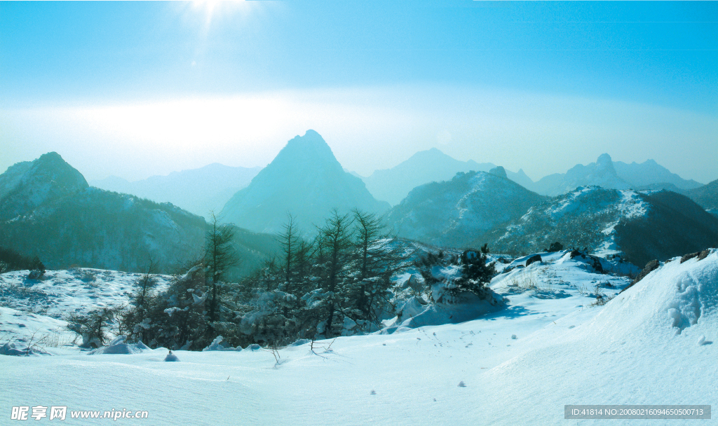 山上雪景