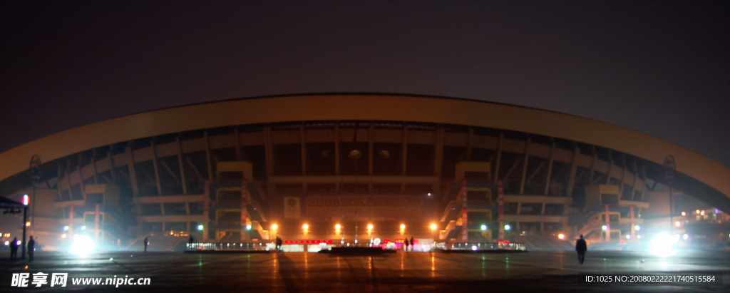 夜——恢弘的奥体中心广场