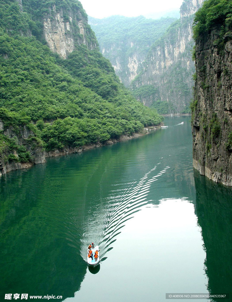 龙峡湖