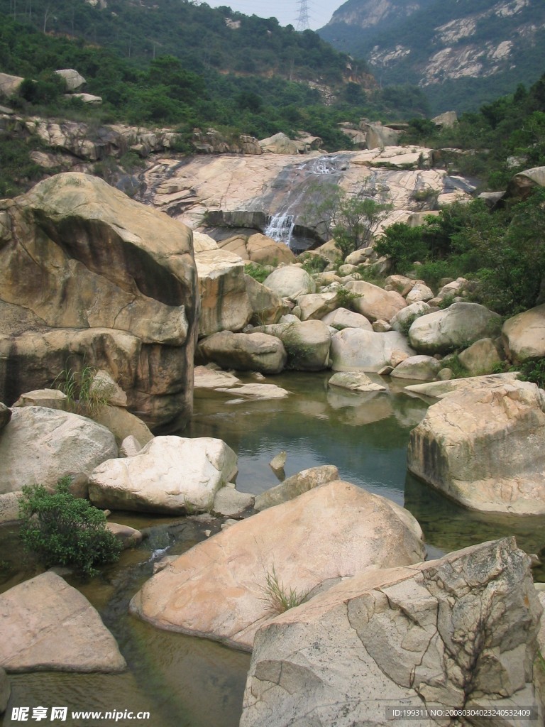 崖南古斗山间